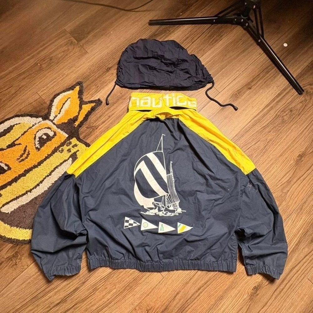 Vintage Nautica yellow + navy windbreaker jacket WITH HIDDEN HOOD (0175)